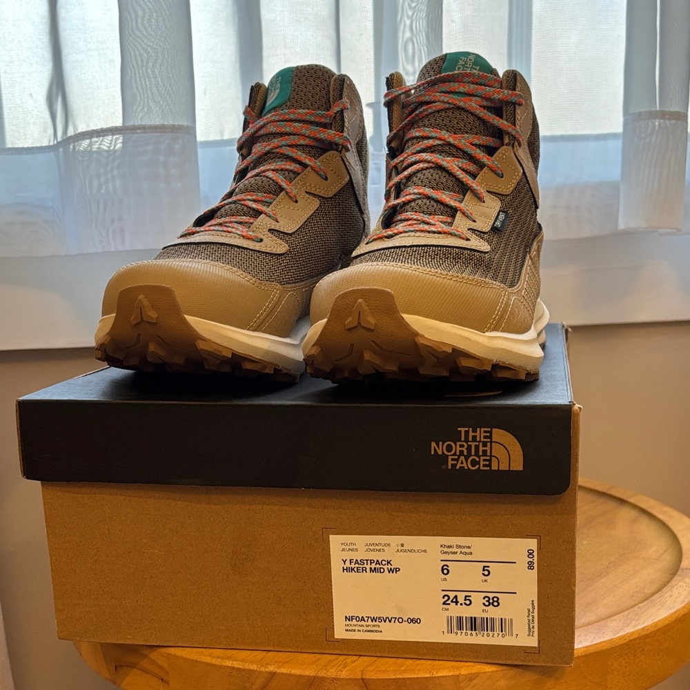 The North Face Youth Fastpack Hiker Mid waterproof Boots - Brown and Tan